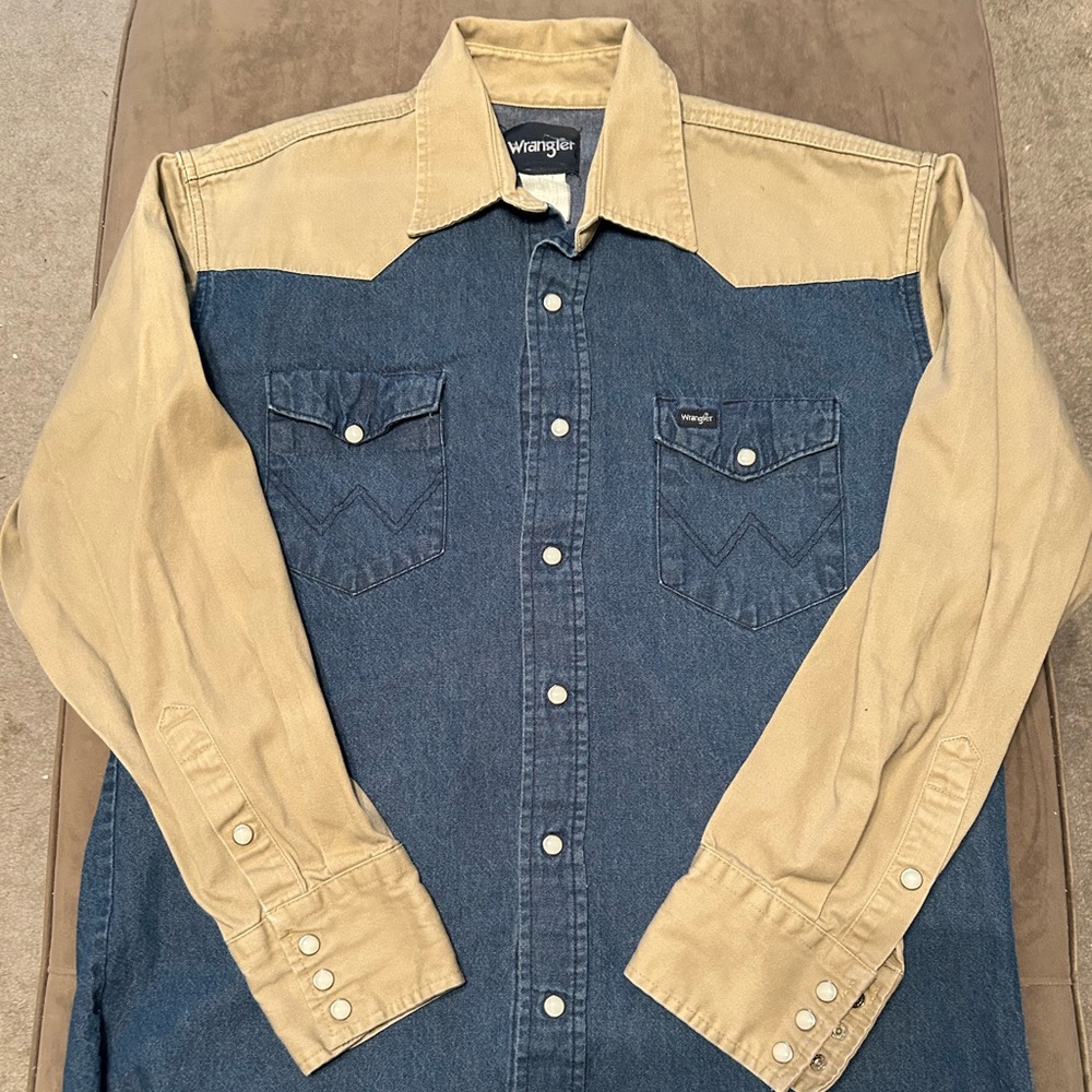 Wrangler Men's Blue and Tan Button-Down Shirt